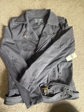 Women's Lightweight Gray Shirt Jacket with Belt
